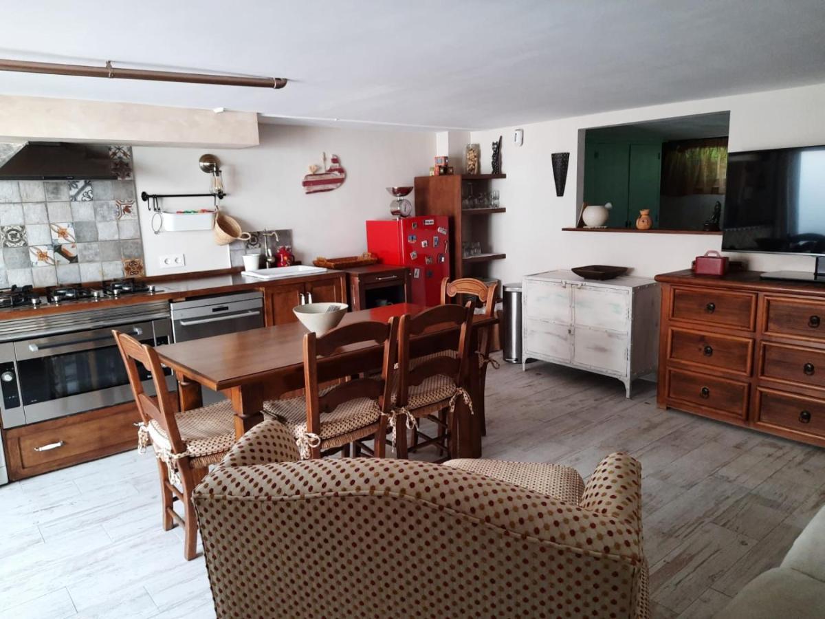 Un Apartamento Vacacional Con Detalles De Un Hogar Mairena del Aljarafe Buitenkant foto